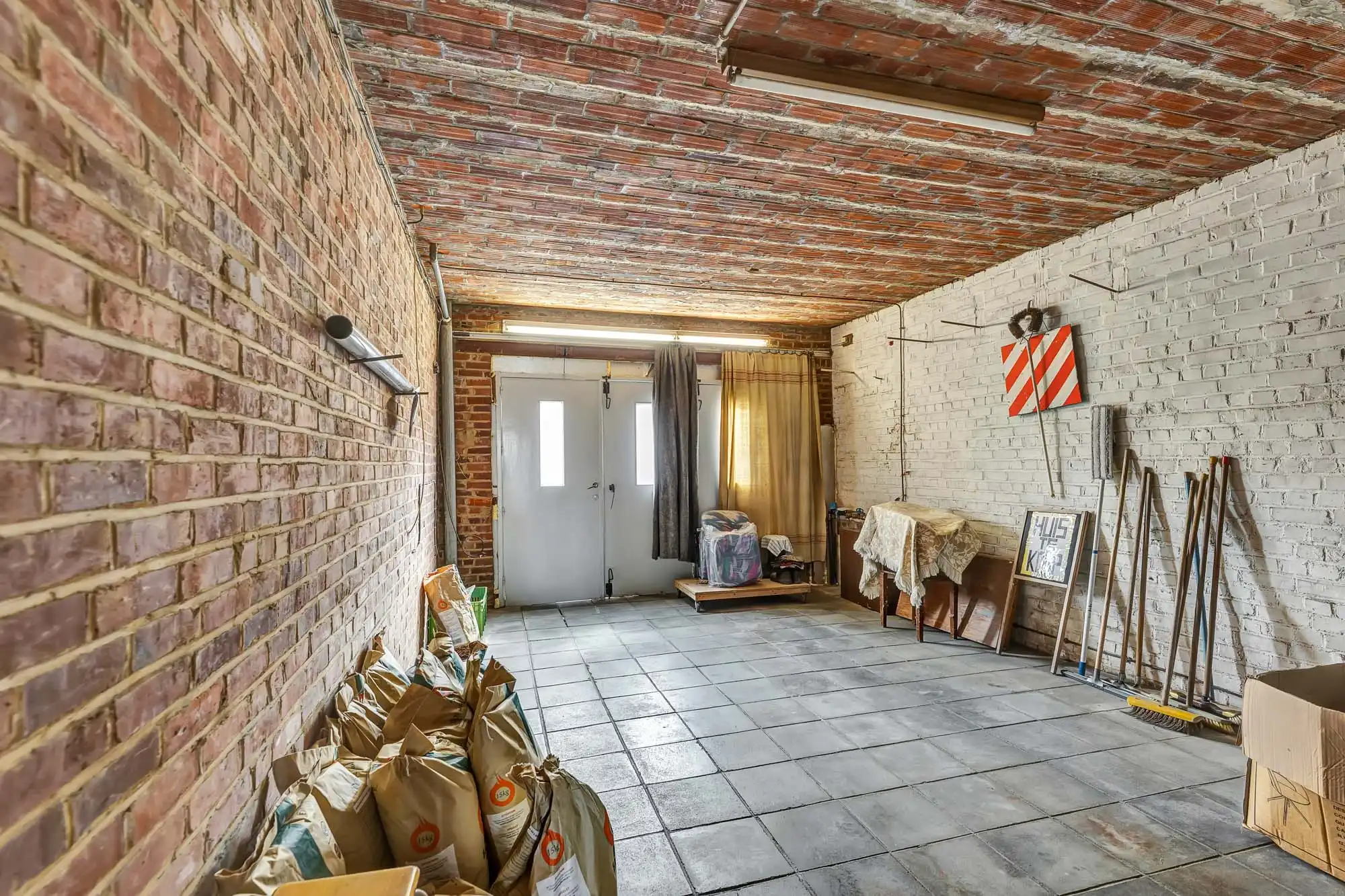 Handelspand met woonst te koop centraal te Galmaarden foto 20