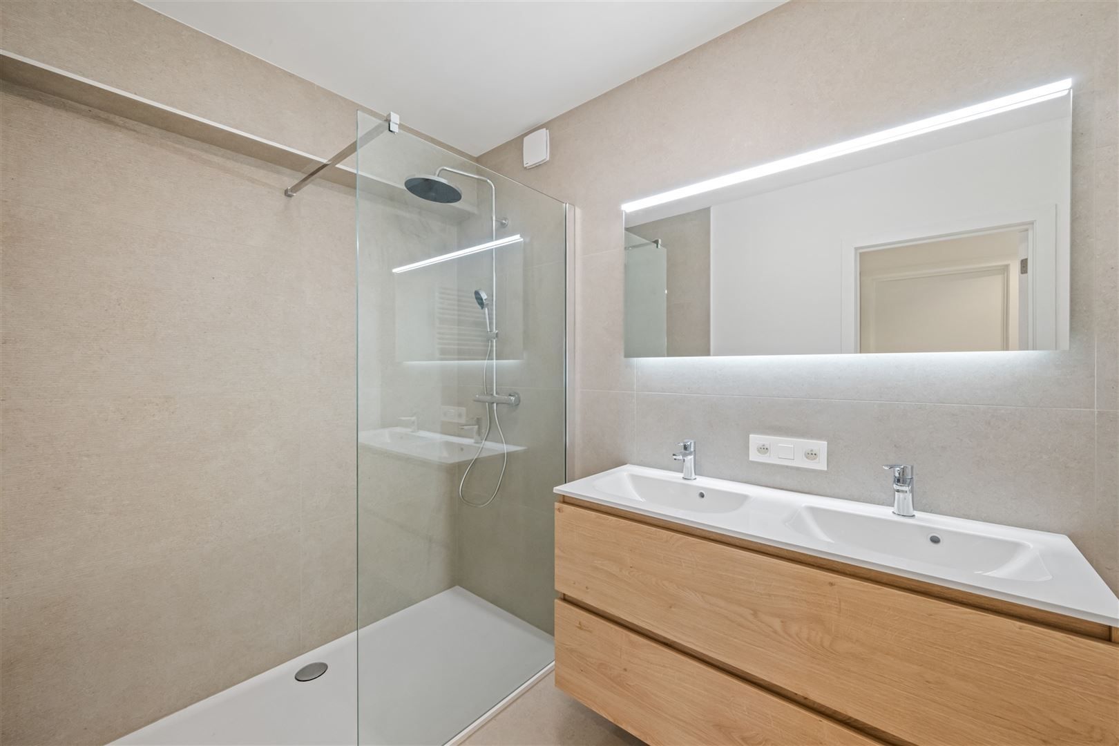 Uniek tweekamerappartement op toplocatie aan de Zeedijk! foto 7
