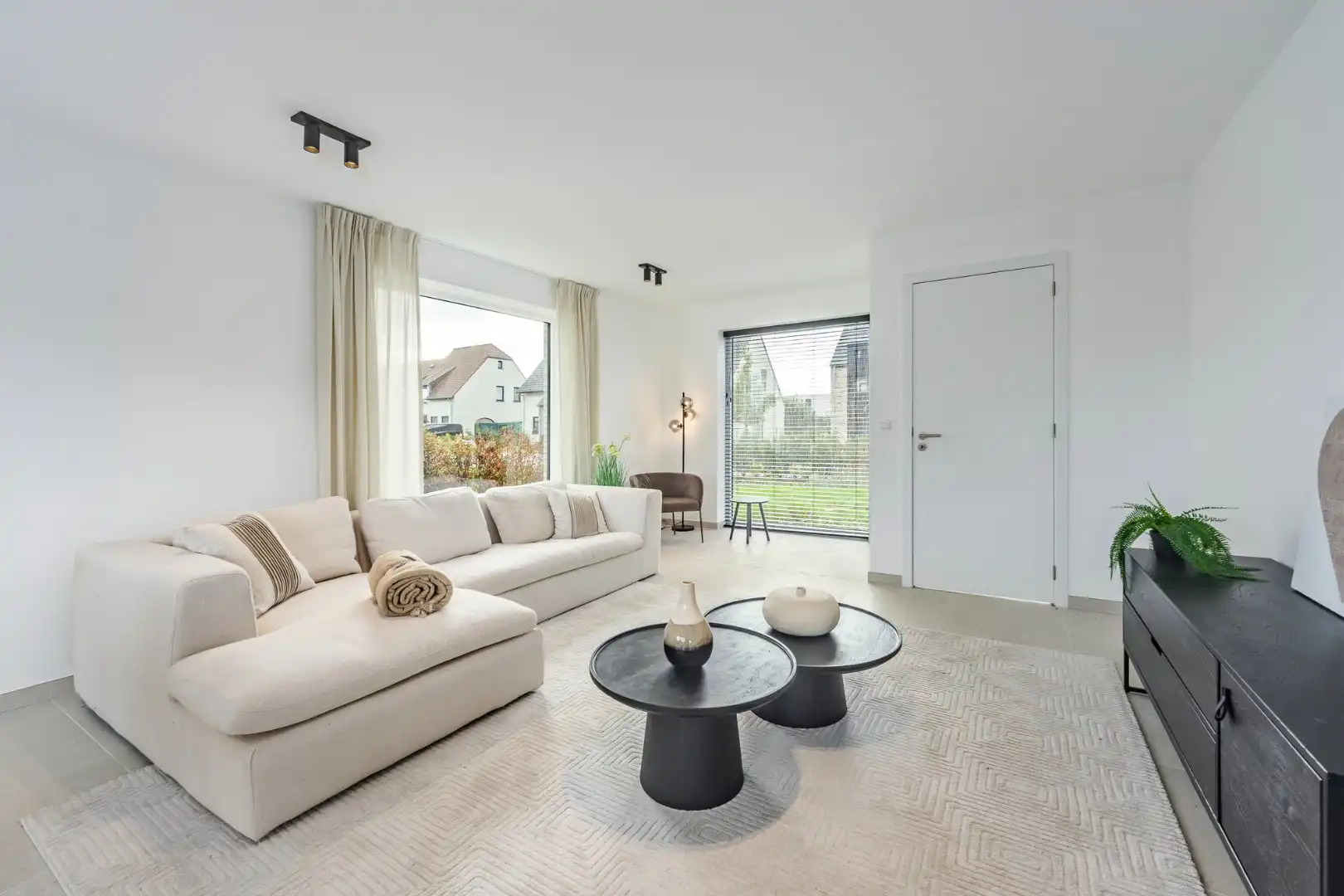 Nieuwbouwwoning met garage foto 4