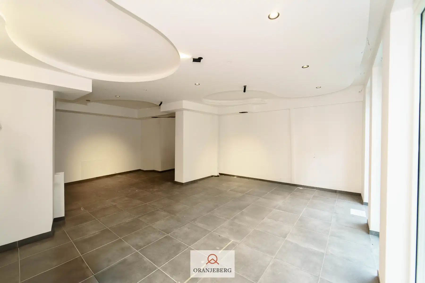 Handelsgelijkvloers te huur in Gent foto 3