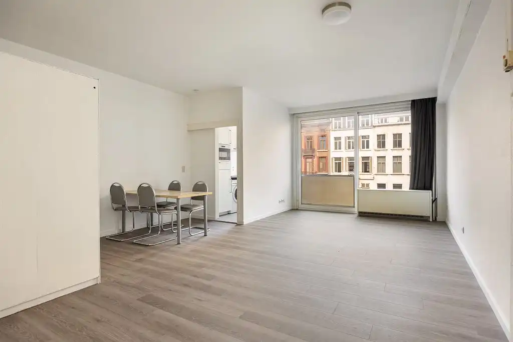 Lichtrijke, instapklare studio op toplocatie foto 2