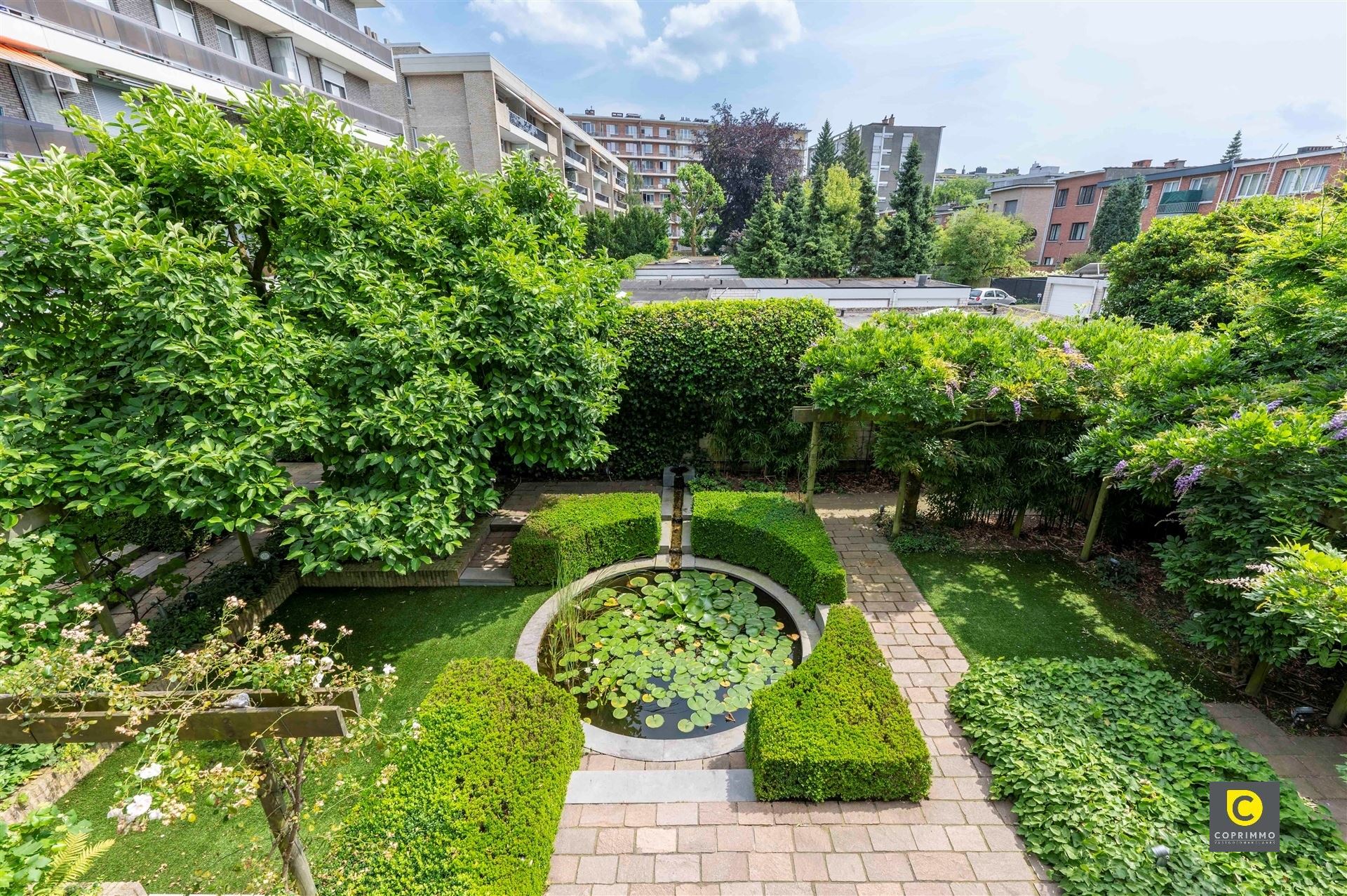 Subliem appartement met ruime tuin! foto 6