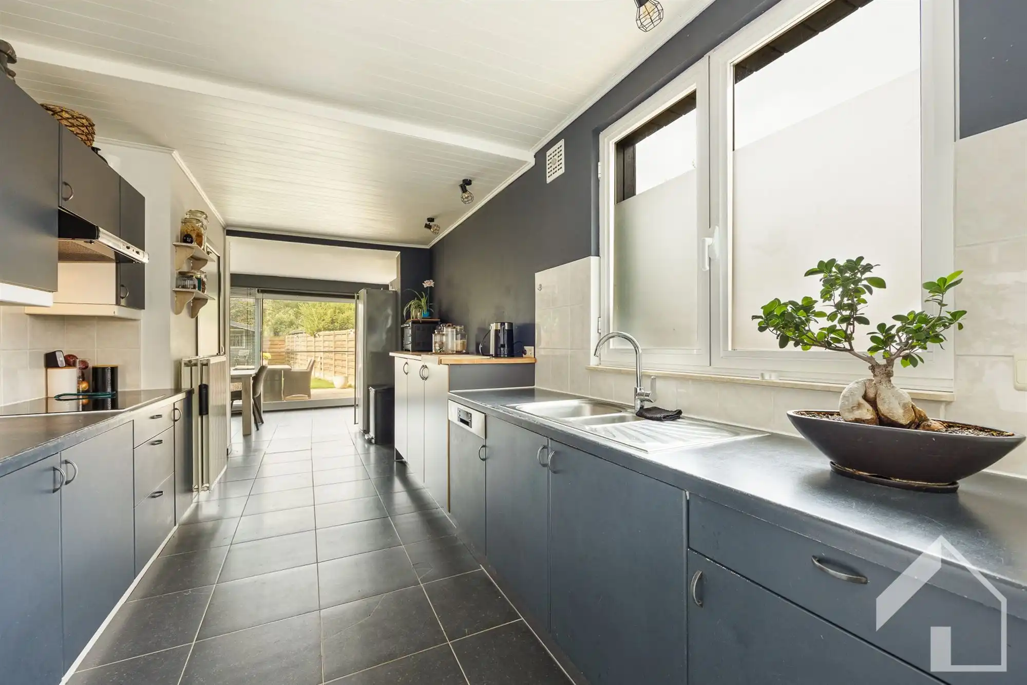 Instapklare rijwoning met gezellige tuin! foto 6