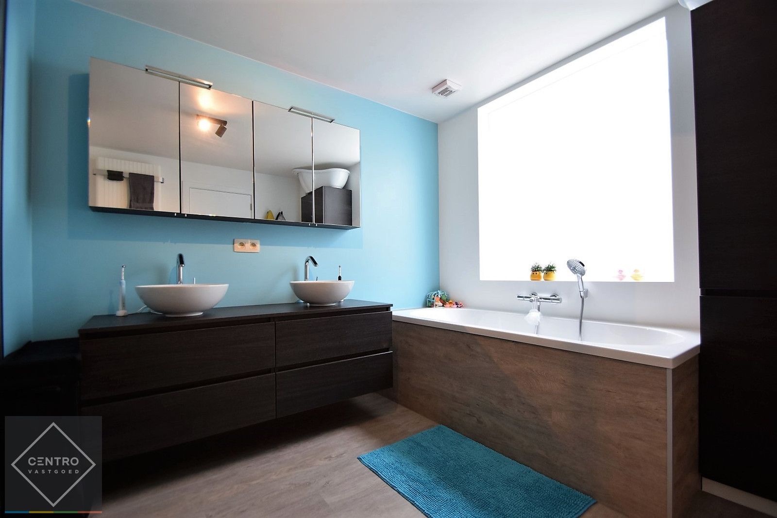 Volledig gerenoveerde woning met 3 slpks en leuke tuin! foto 13