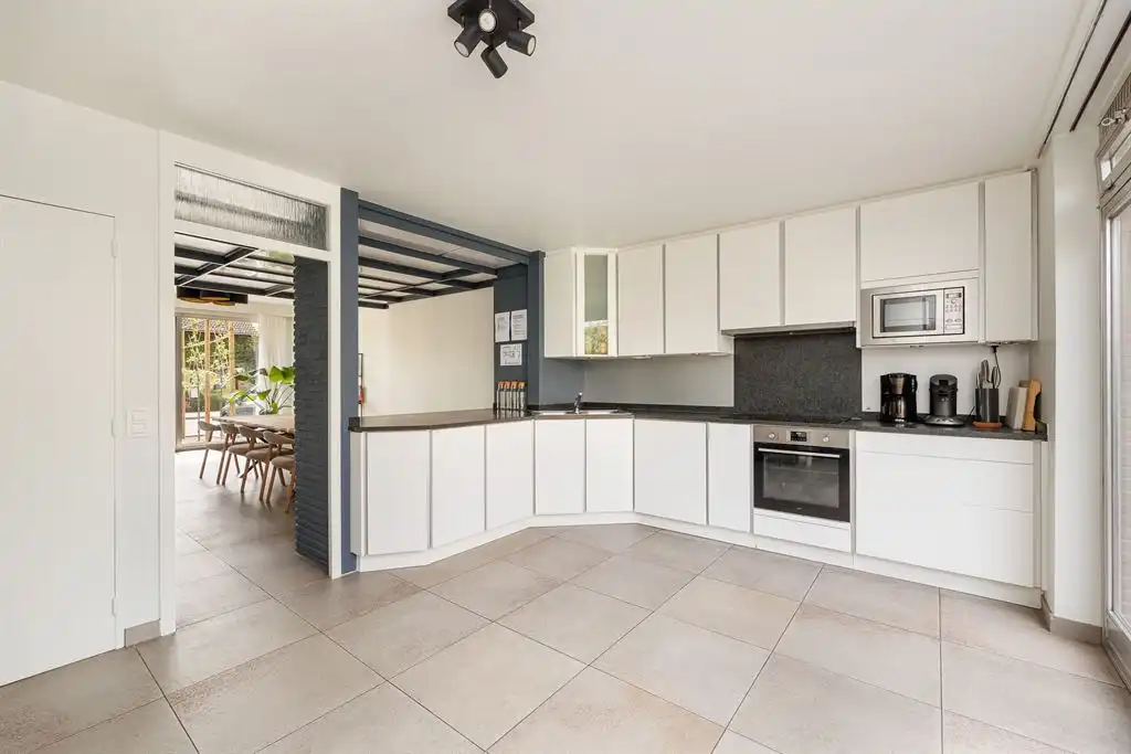 Unieke jaren 80-woning met ruime tuin foto 8