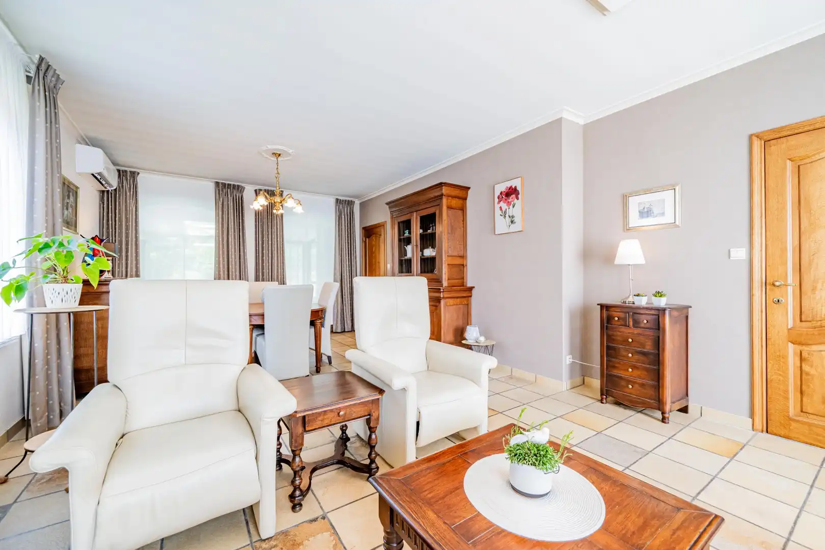 Charmante en bijzonder ruime woning met prachtige tuin en 3 slaapkamers foto 5