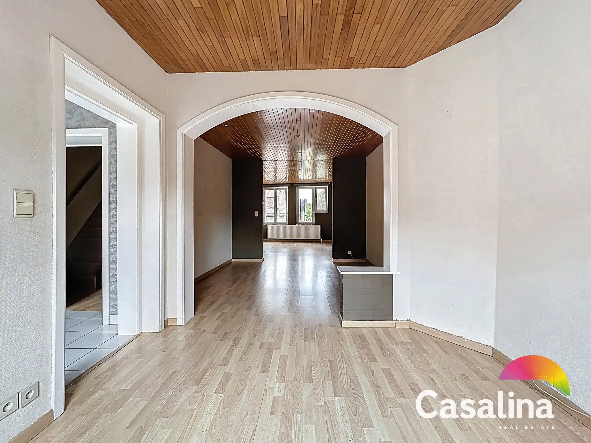 Een ruime te renoveren rijwoning van 207m² met zonnig terras foto 4