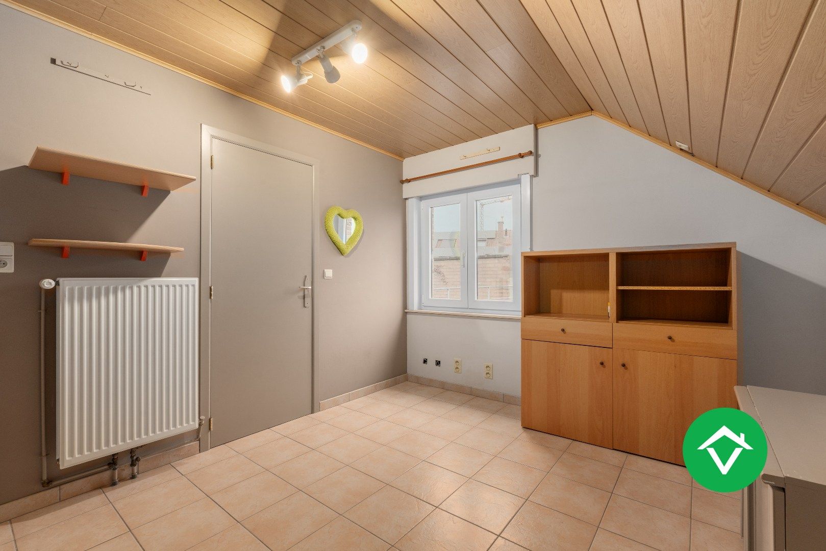 Veelzijdig handelspand met woonst en twee verhuurde appartementen in centrum Aartrijke foto 14