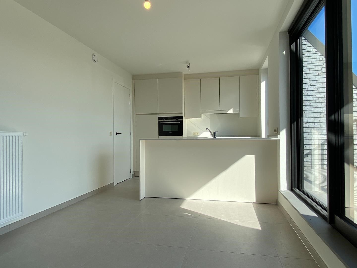 Recent appartement met groot zuid-gericht terras, staanplaats en drie kamers. foto 5