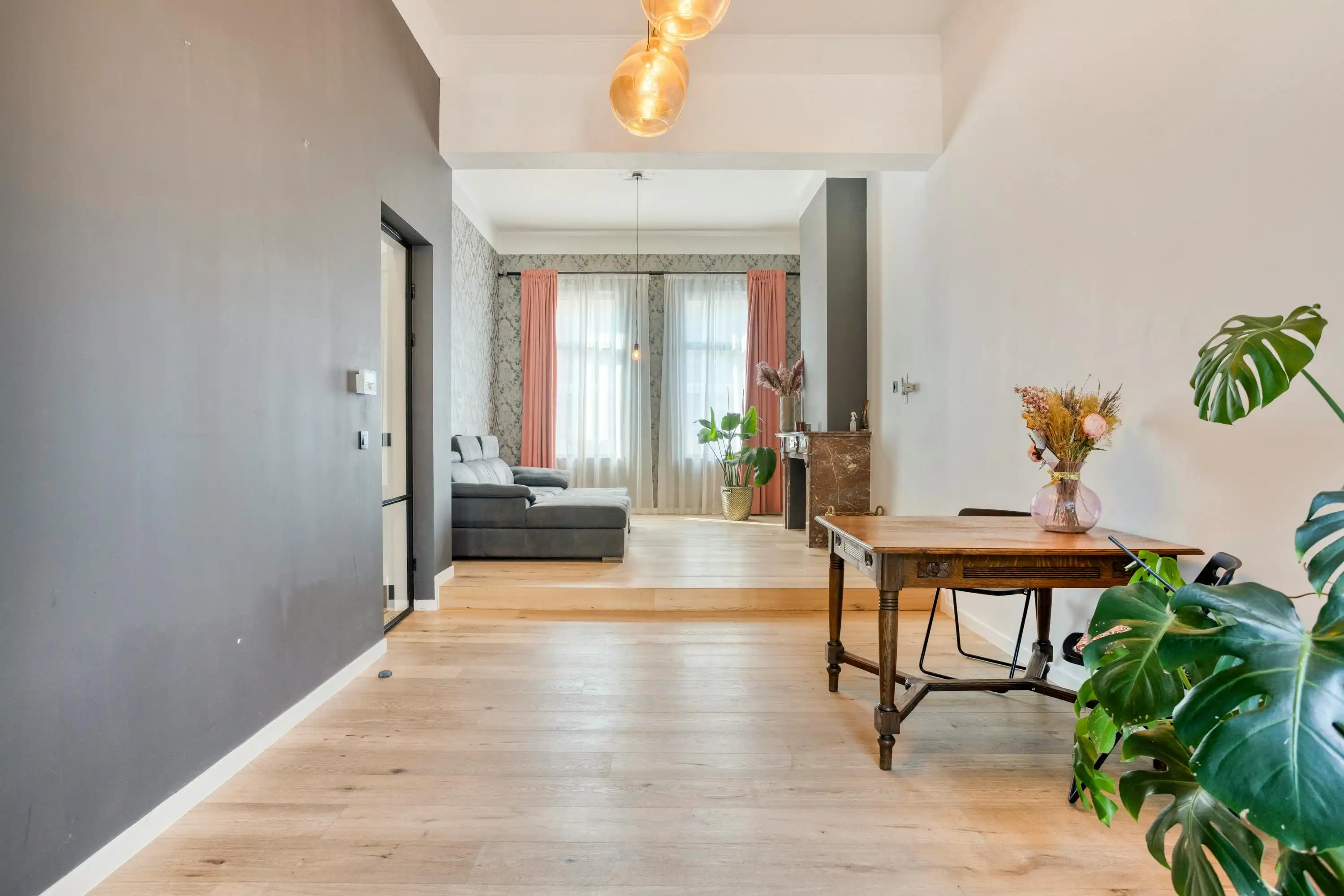 Kwalitatief gerenoveerde centrumwoning met tuin in Ieper foto 6