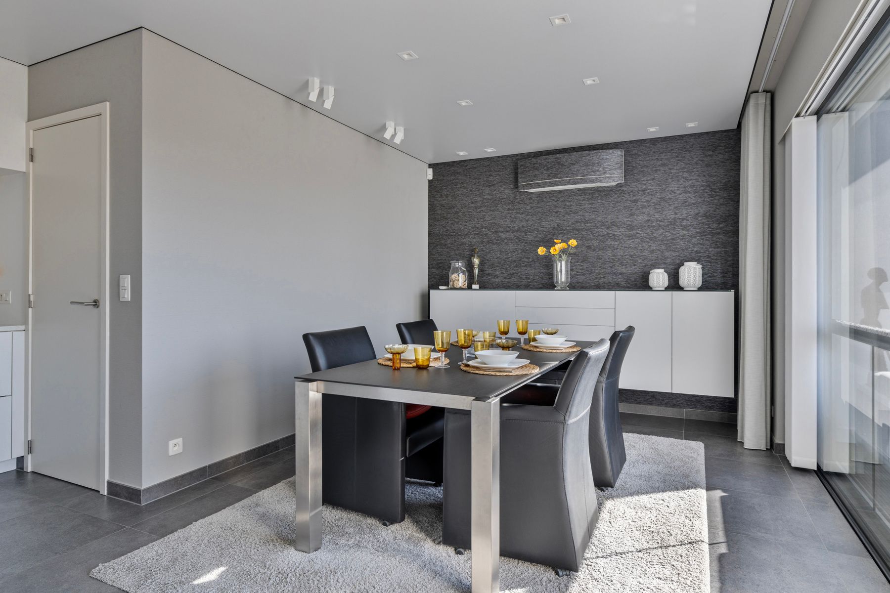 Prachtige ruime penthouse met parkings en terras te Halle foto 3