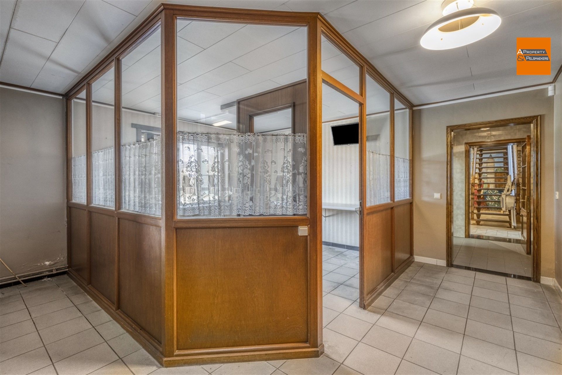 Ruime woning met potentieel in een rustige en groene omgeving foto 8