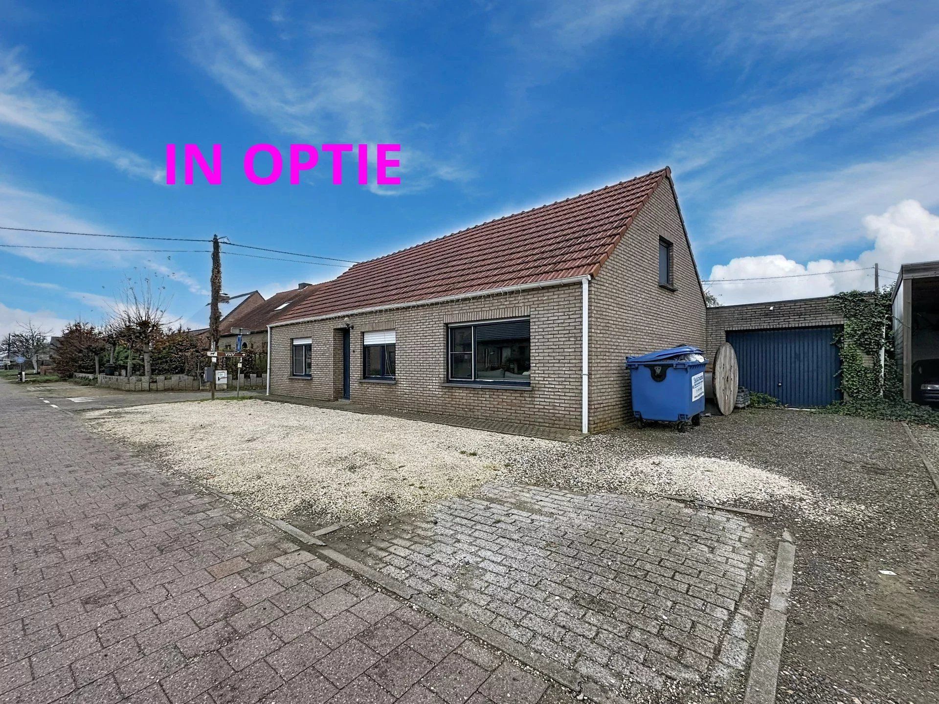 Hoofdfoto van de publicatie: Gelijkvloerse woning met tuintje en momenteel 4 slaapkamers.