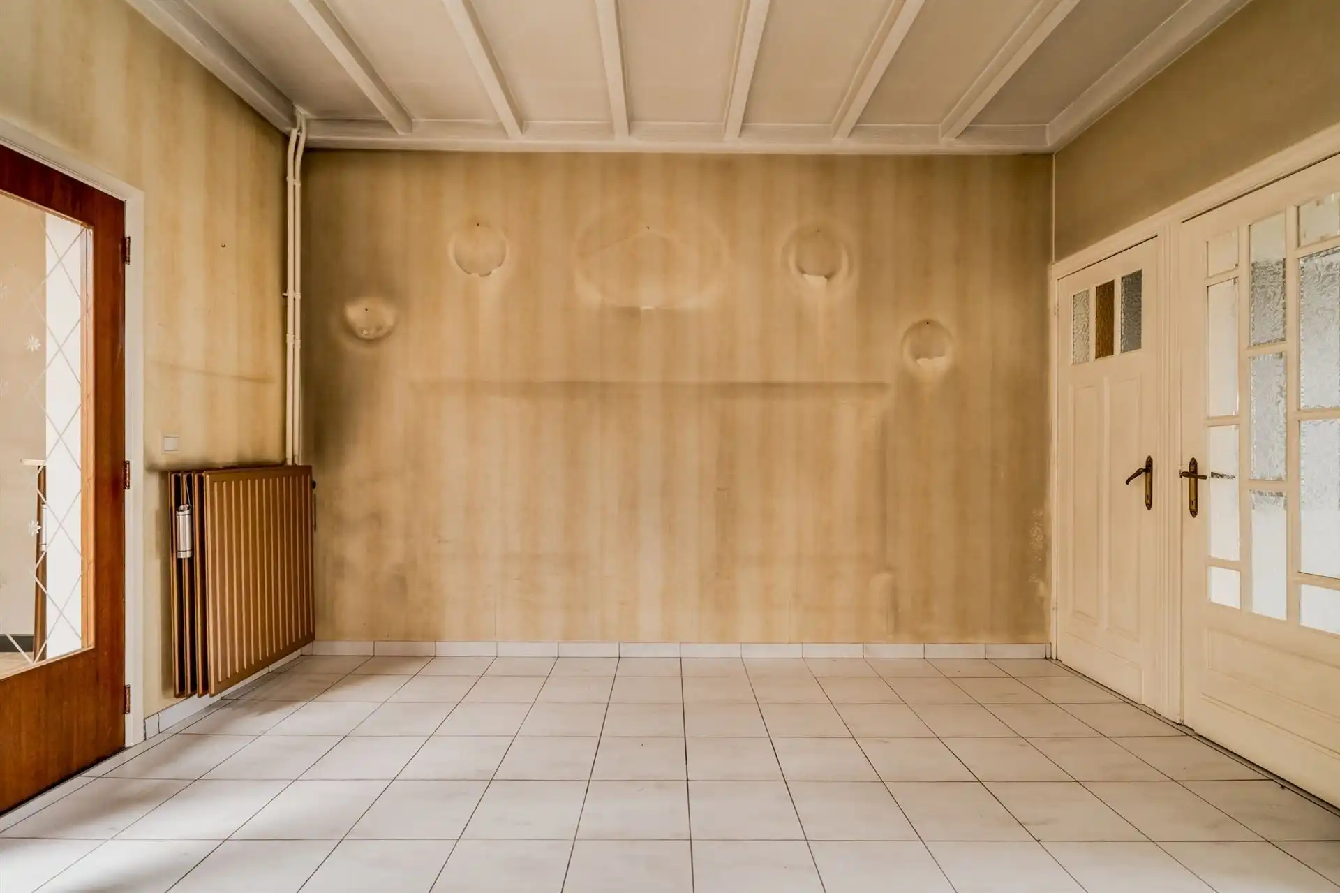 Te renoveren gezinswoning met veel opslagruimte! foto 7