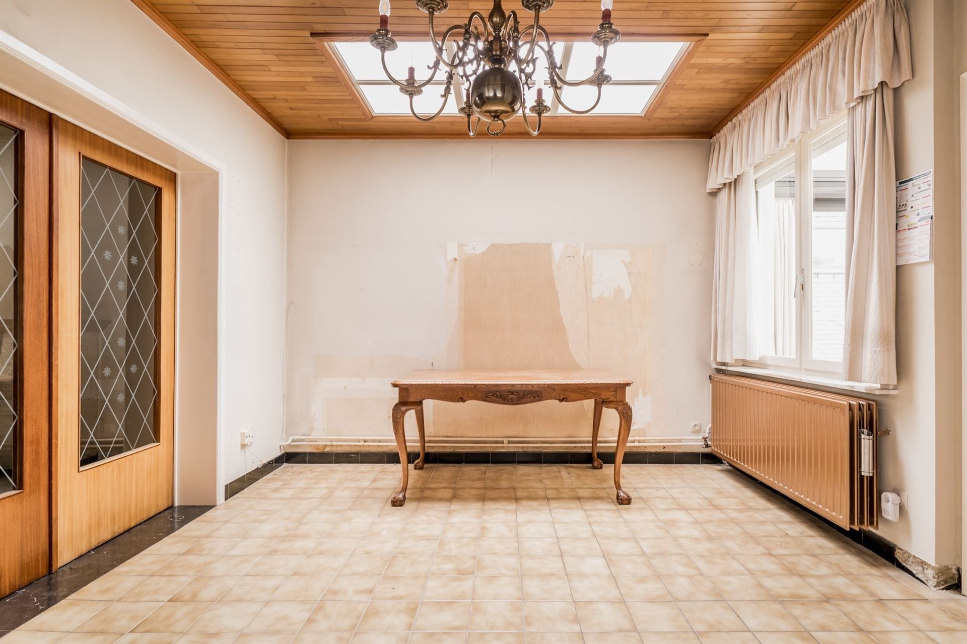 Te renoveren gezinswoning met veel opslagruimte! foto 7