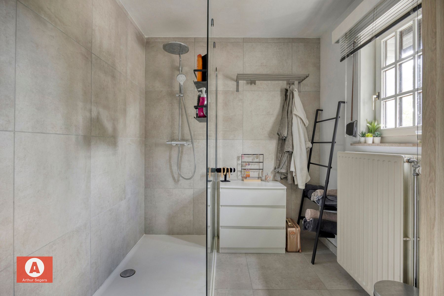 Landelijke open bebouwing in rustige, doodlopende straat foto 15