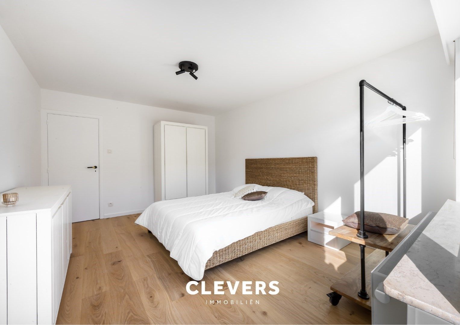 Prachtig ingericht en 100% vernieuwd appartement met 2 slpks foto 10