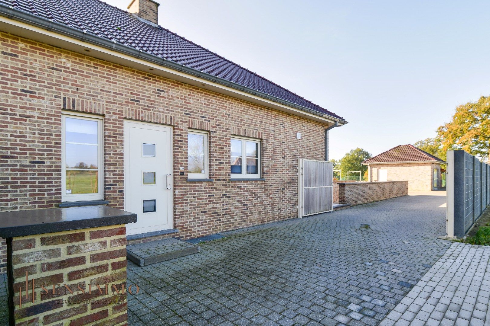 Idyllische Villa op 30a perceel met paardenstal in Landelijke Regio Mombeek - Hasselt foto {{pictureIndex}}