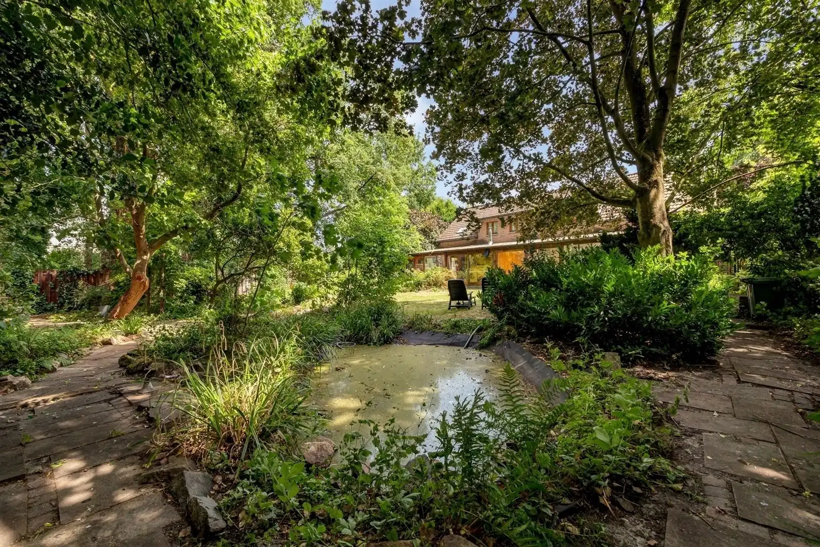 Karaktervolle half open villa met grote tuin 1.189m² in een rustige straat. foto 30