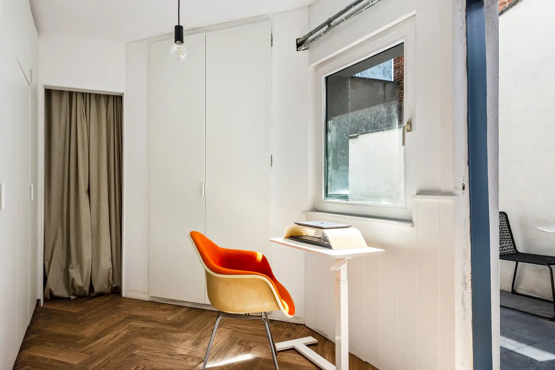 Een verrassend ruime woning met garage en zonnige koer foto 13