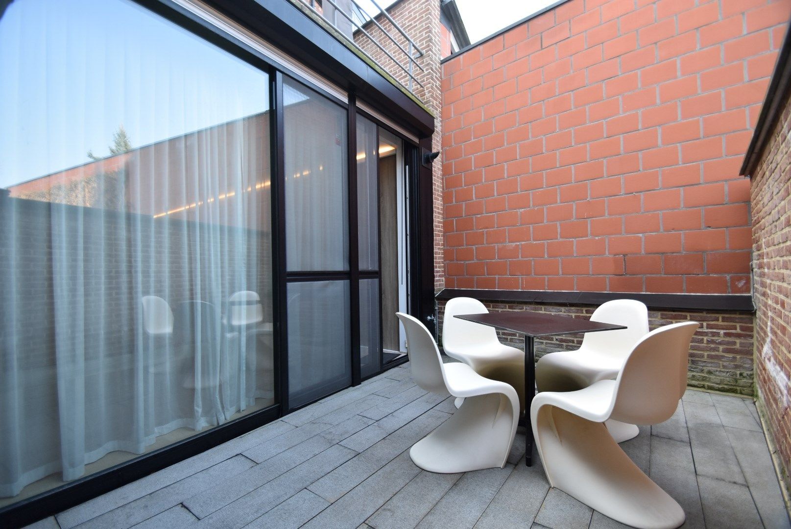 Uniek rolstoelvriendelijk en gemeubeld gelijkvloers appartement met terras dankzij hoogstaande architectuur  foto 25