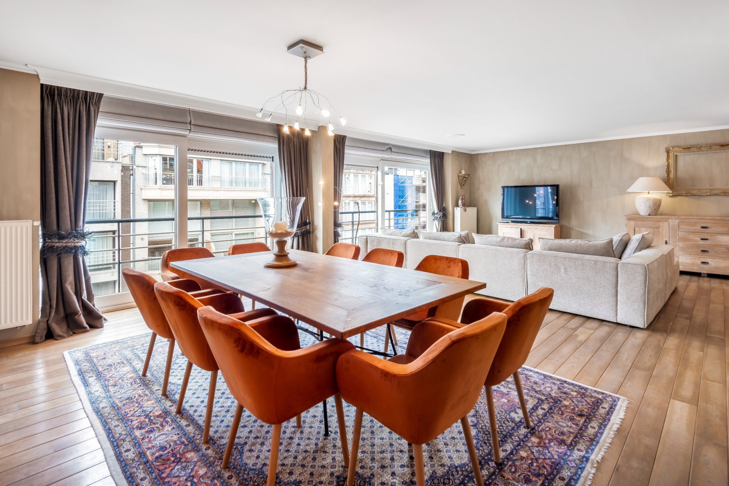 Ruim appartement met gevelbreedte van ca. 9,2 meter en zuid-west oriëntatie gelegen in het centrum foto 2