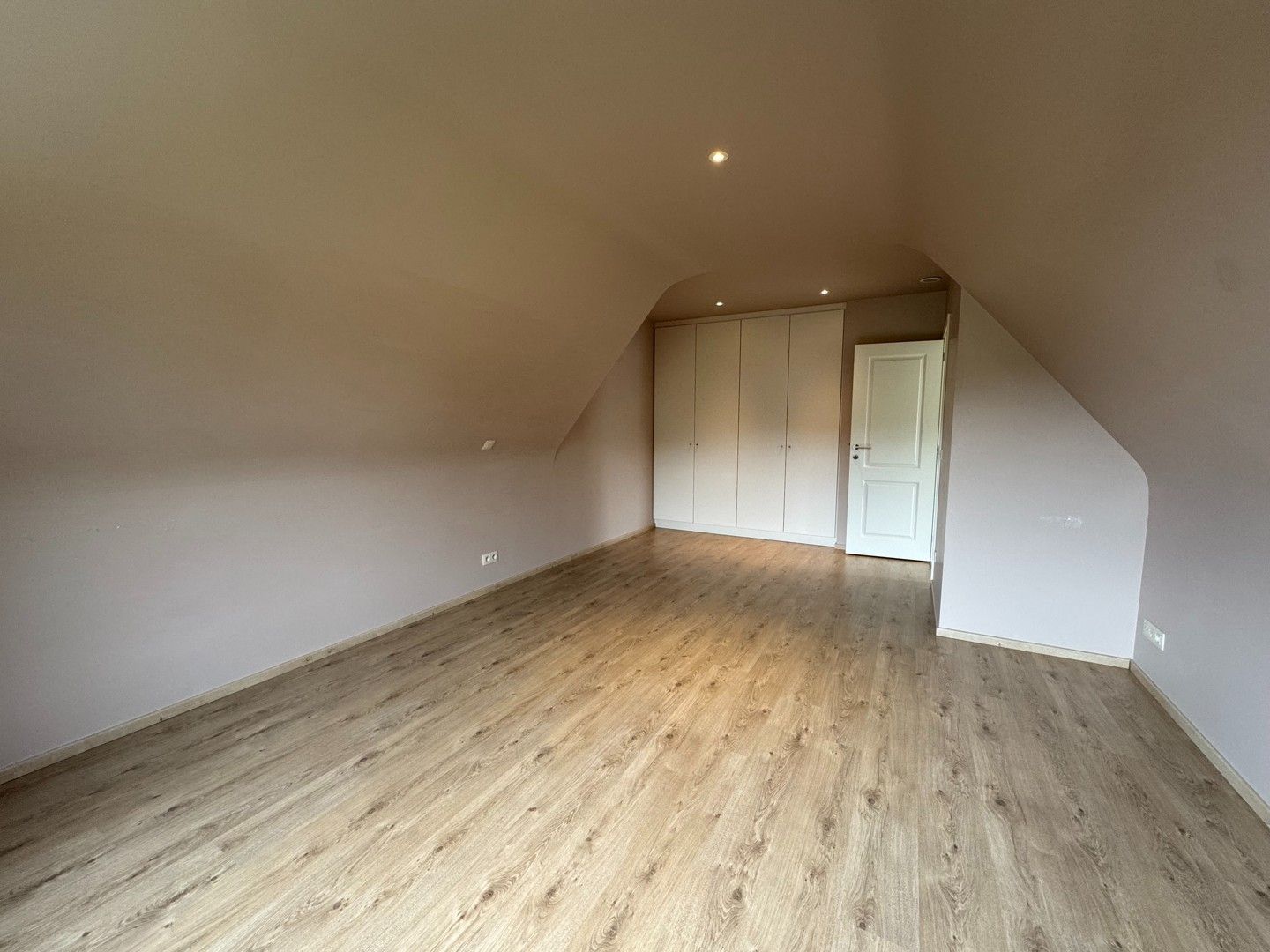 Mooie halfopen gezinswoning met zicht op Ename bos foto 15
