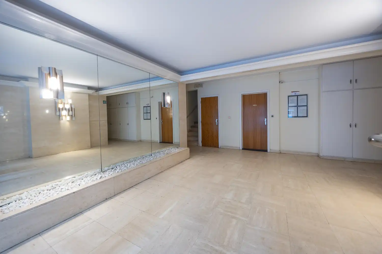 Instapklare studio met zuidgericht terras op topligging vlakbij de Zeedijk! foto 21