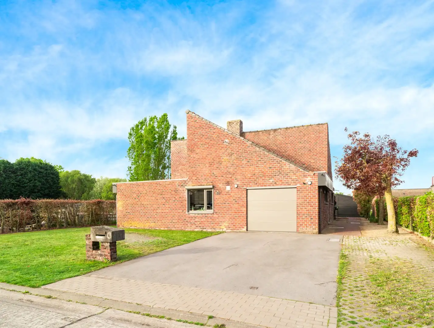 Instapklare vrijstaande villa op een mooi perceel van 844 m² foto 2