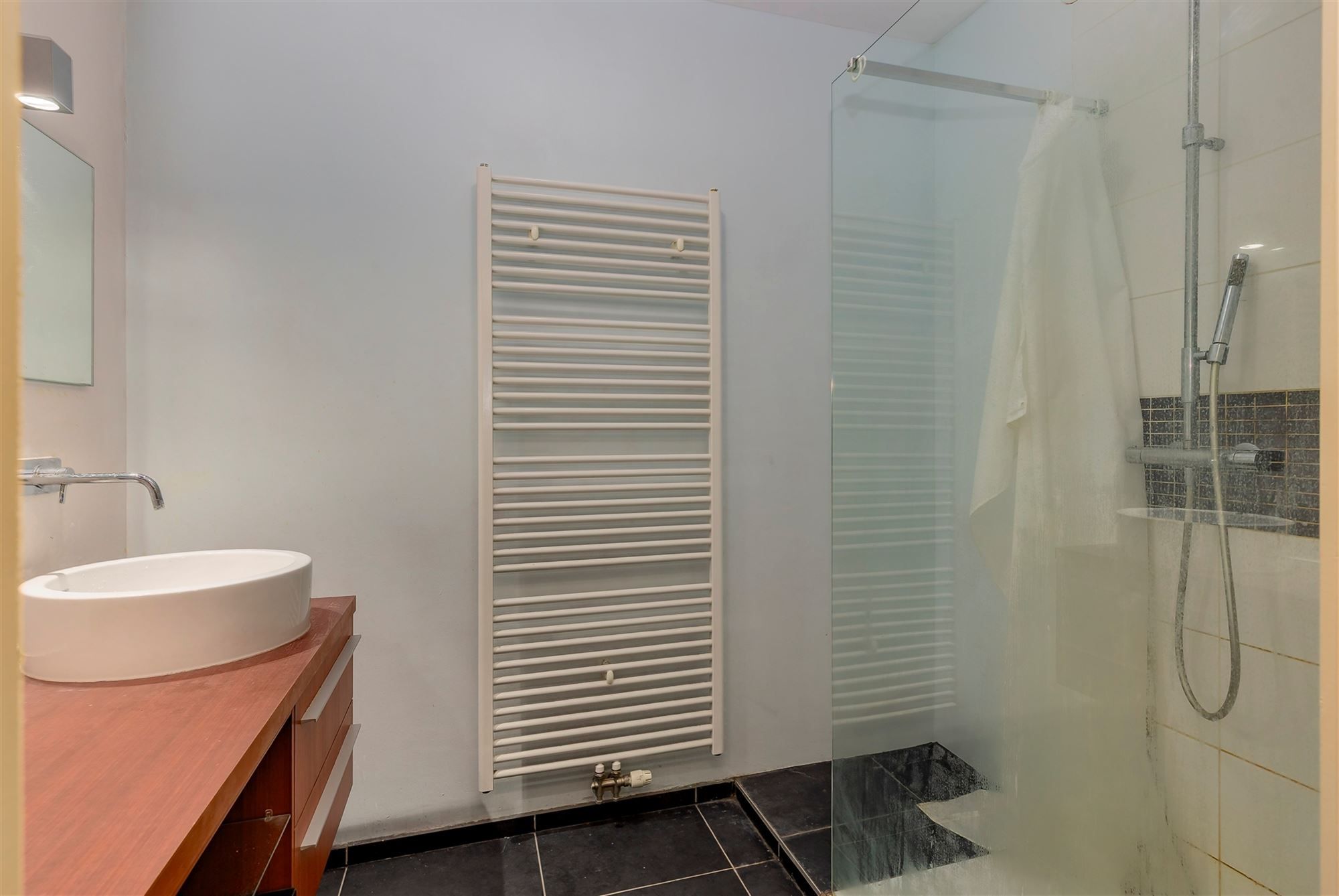 Recent 1 slpk appartement met groot terras foto 14