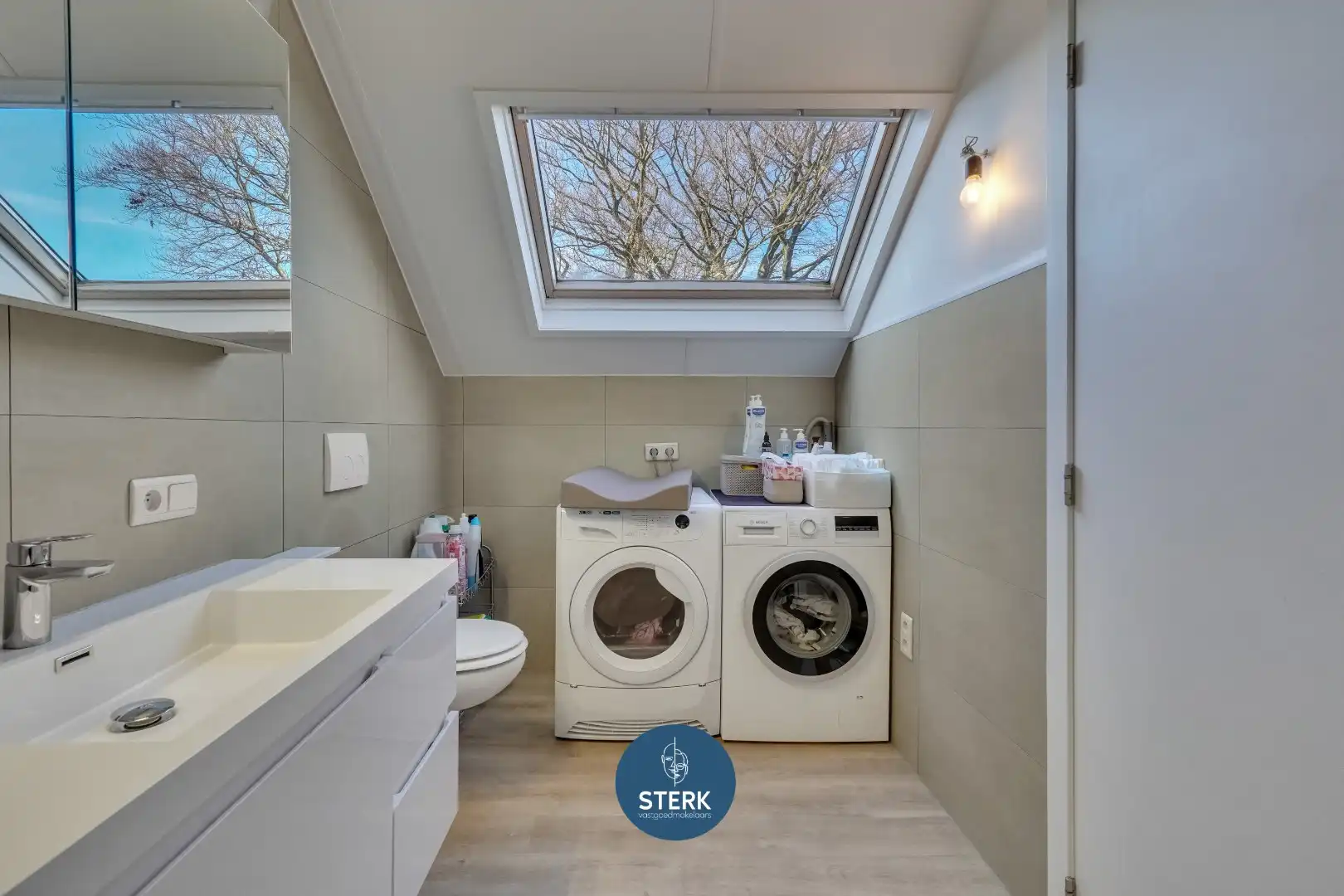 INSTAPKLARE WONING MET OP EEN CENTRALE LOCATIE LANAKEN !  foto 10