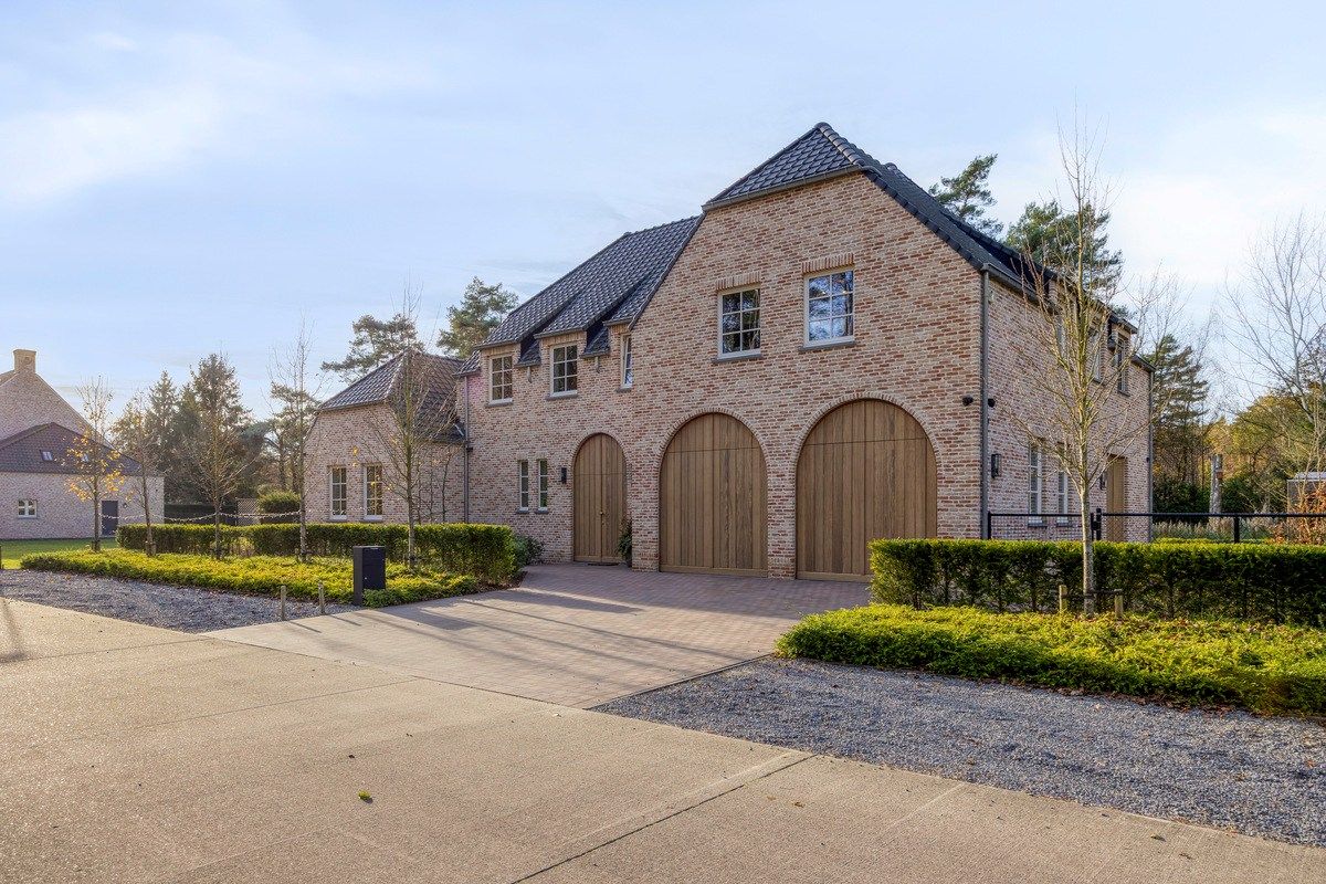 Ruim ingedeelde en kwalitatief afgewerkte villa op een mooi perceel met naastgelegen bouwgrond. foto 47