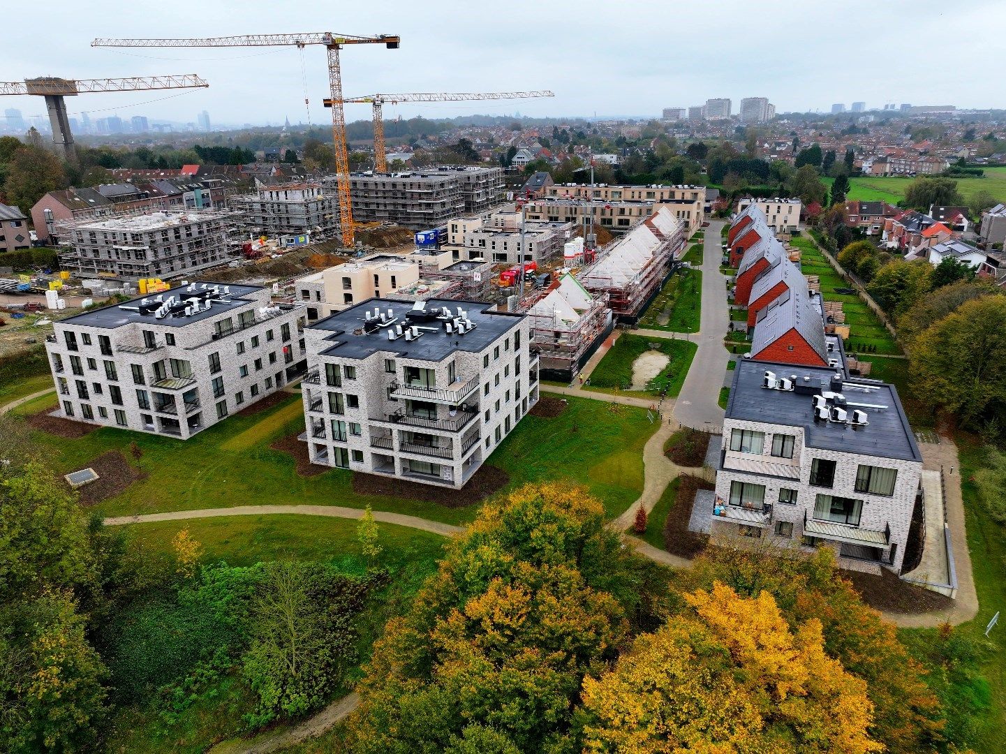 Gesloten gezinswoning met drie slaapkamers en tuin in Koningslo foto 6