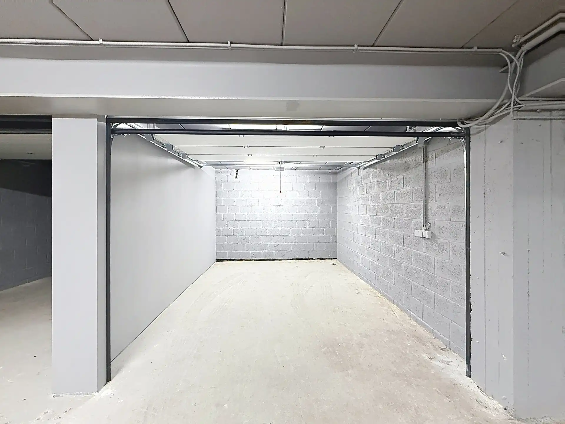 Parkeerplaats te huur foto 4