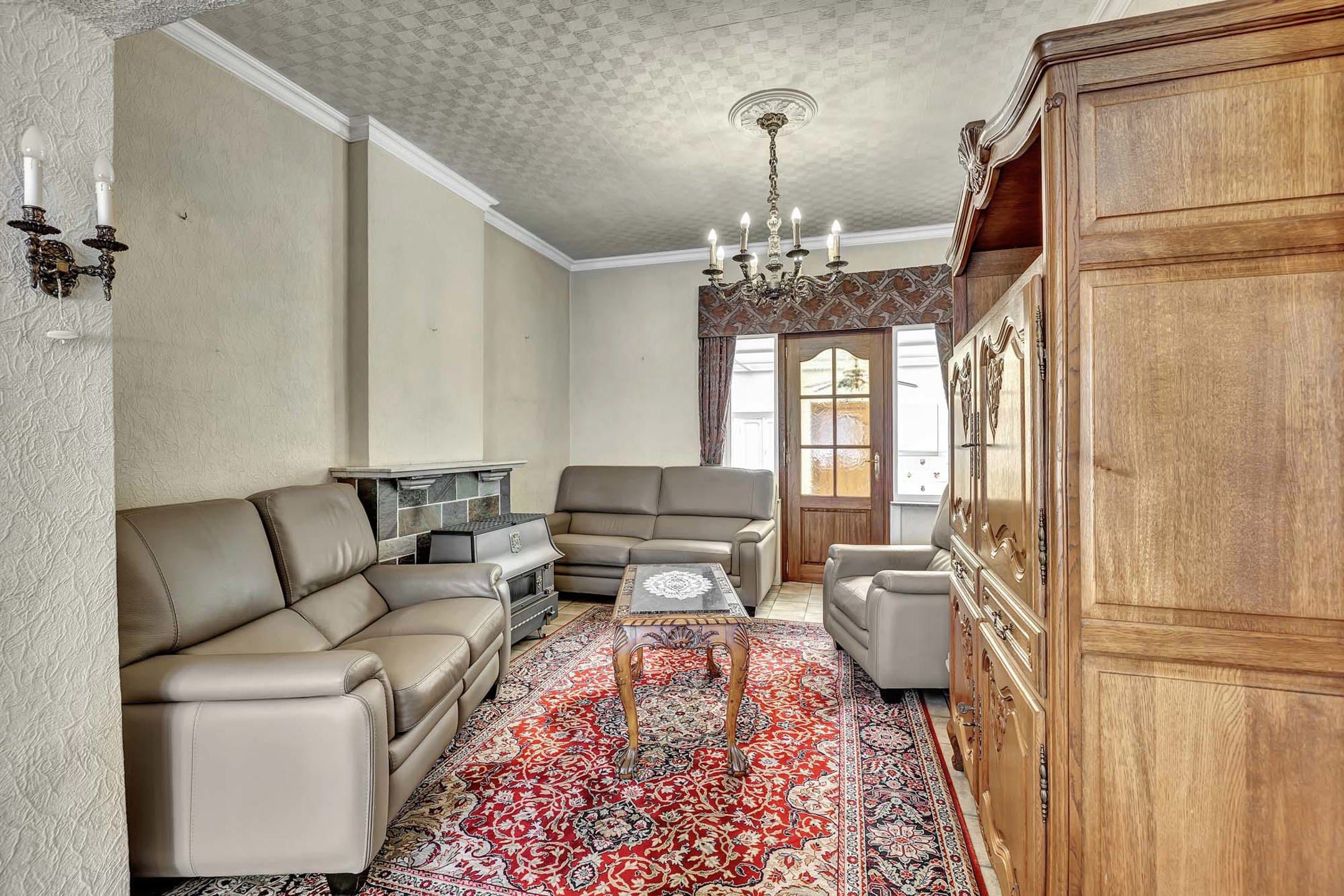 Te renoveren woning met naastliggende grond foto 6