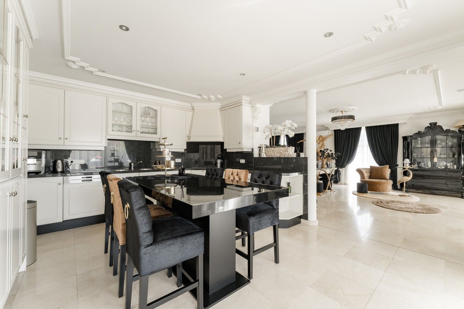 Villa landhuis op een gunstige locatie vlakbij de Nederlandse grens! foto 13