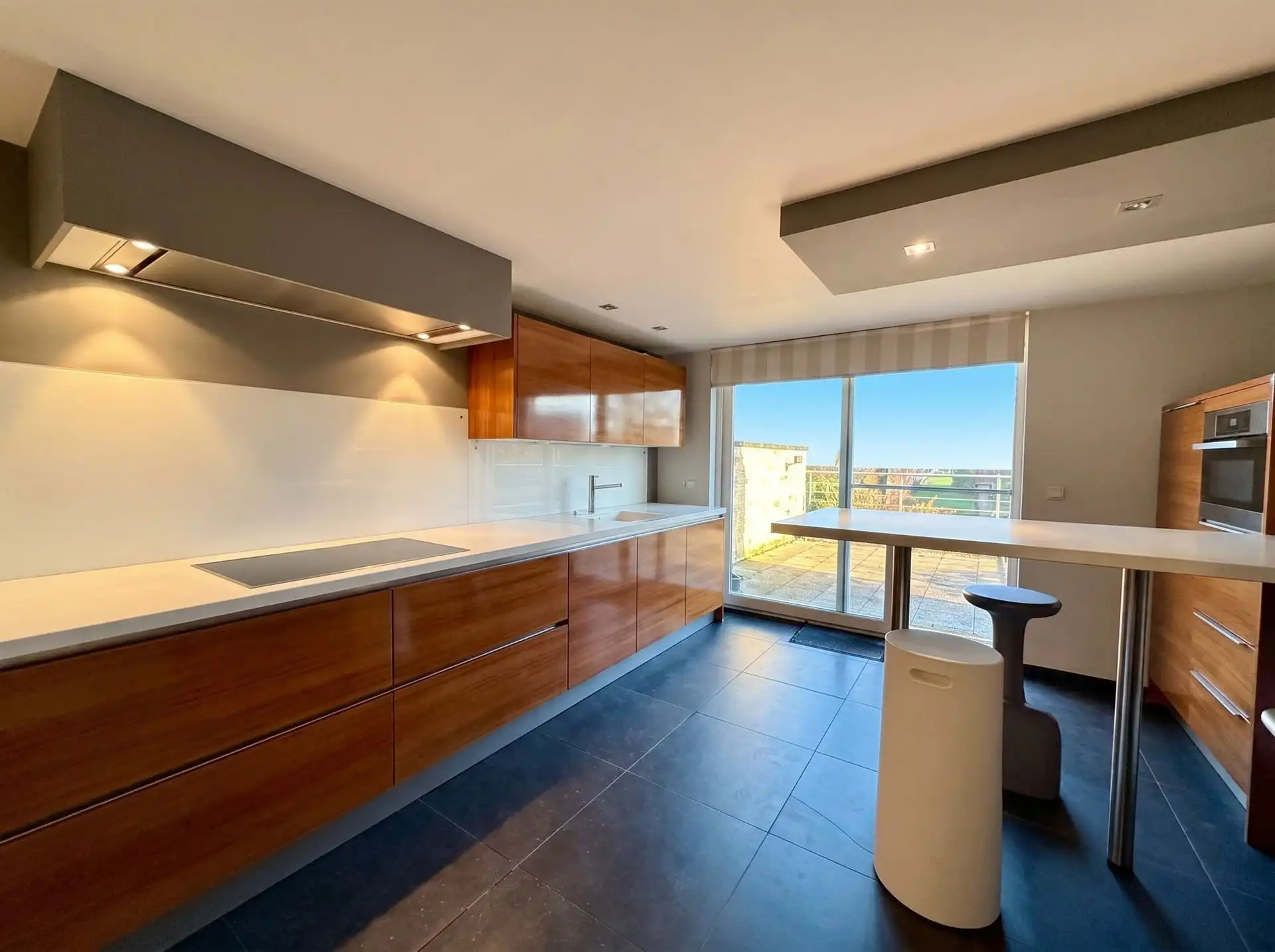Ruim wonen op een toplocatie in Lanklaar met alle comfort, 2 terrassen en garagebox inbegrepen. foto 8