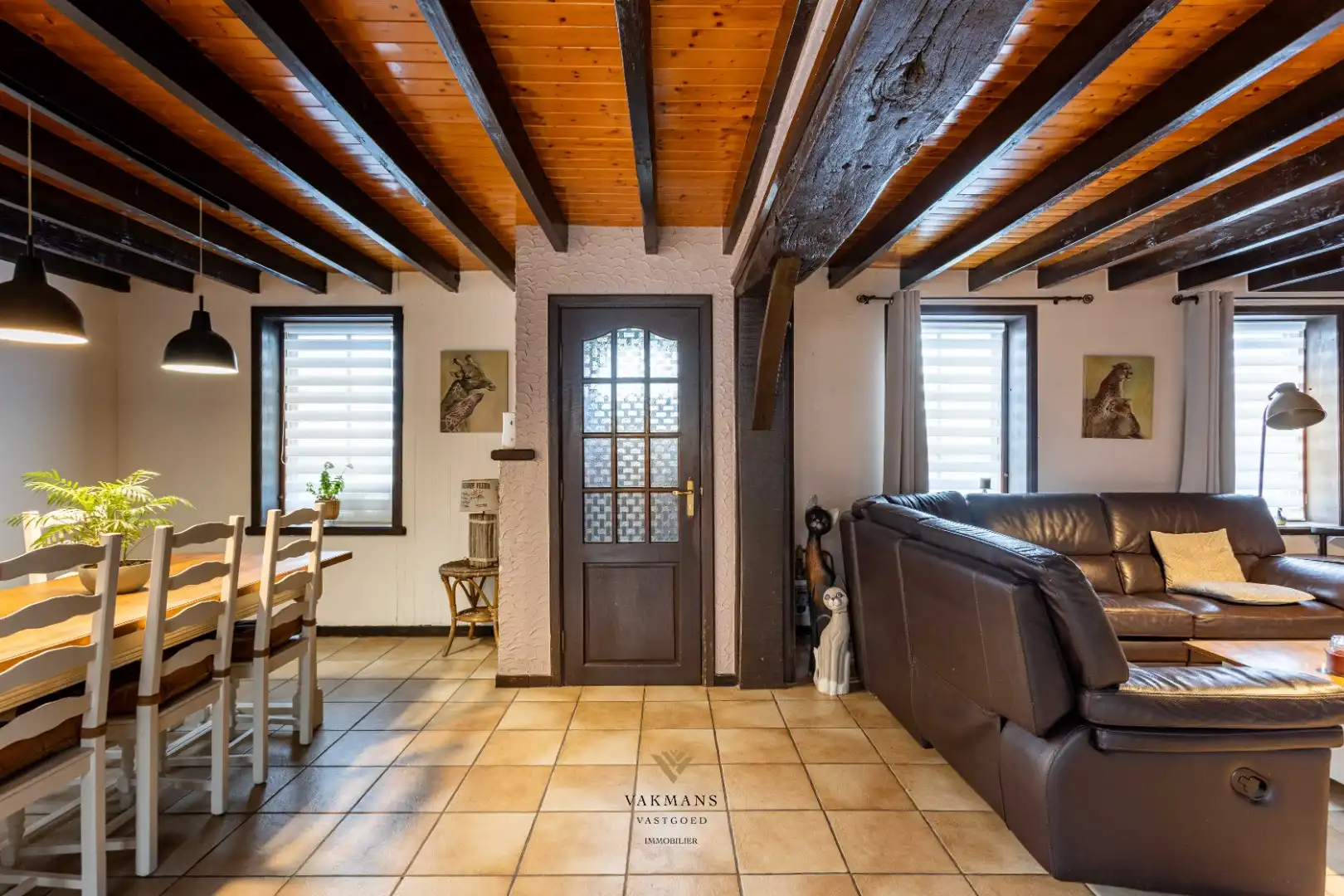 Fermette woning met oprit, dubbele garage en prachtige tuin foto 6