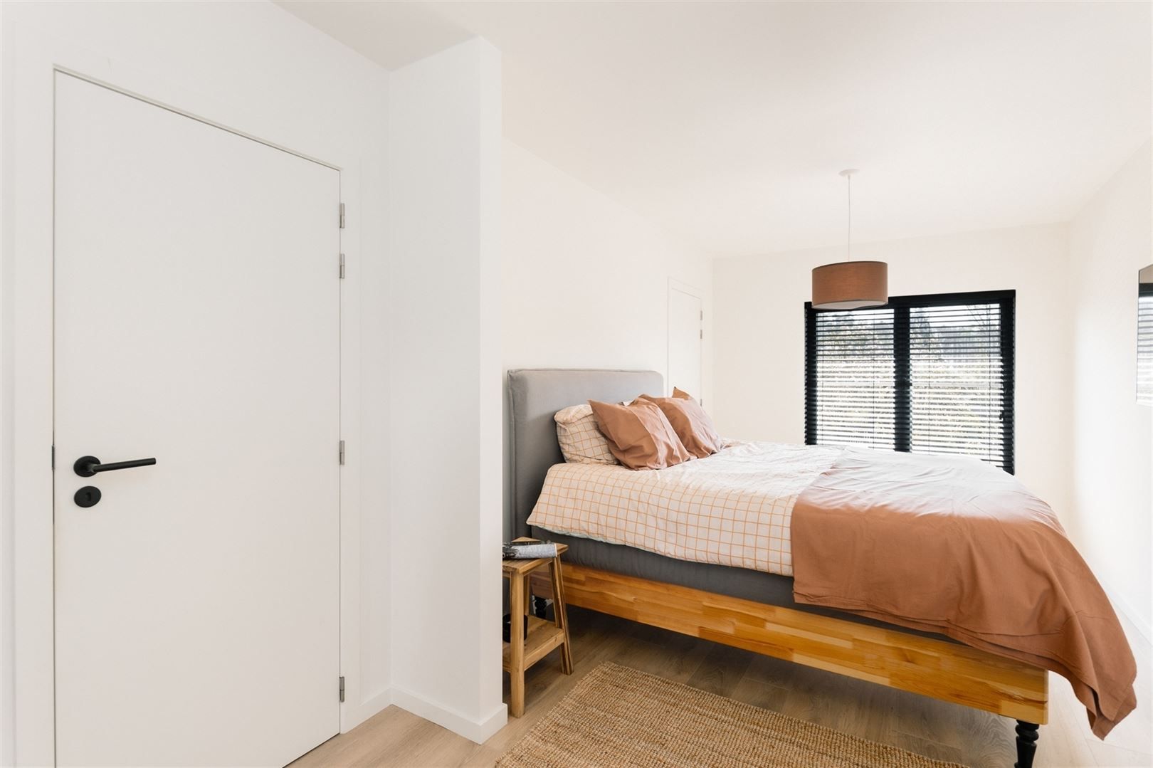 Stijlvol gerenoveerde woning in alle rust met plaats voor elk plan foto 14