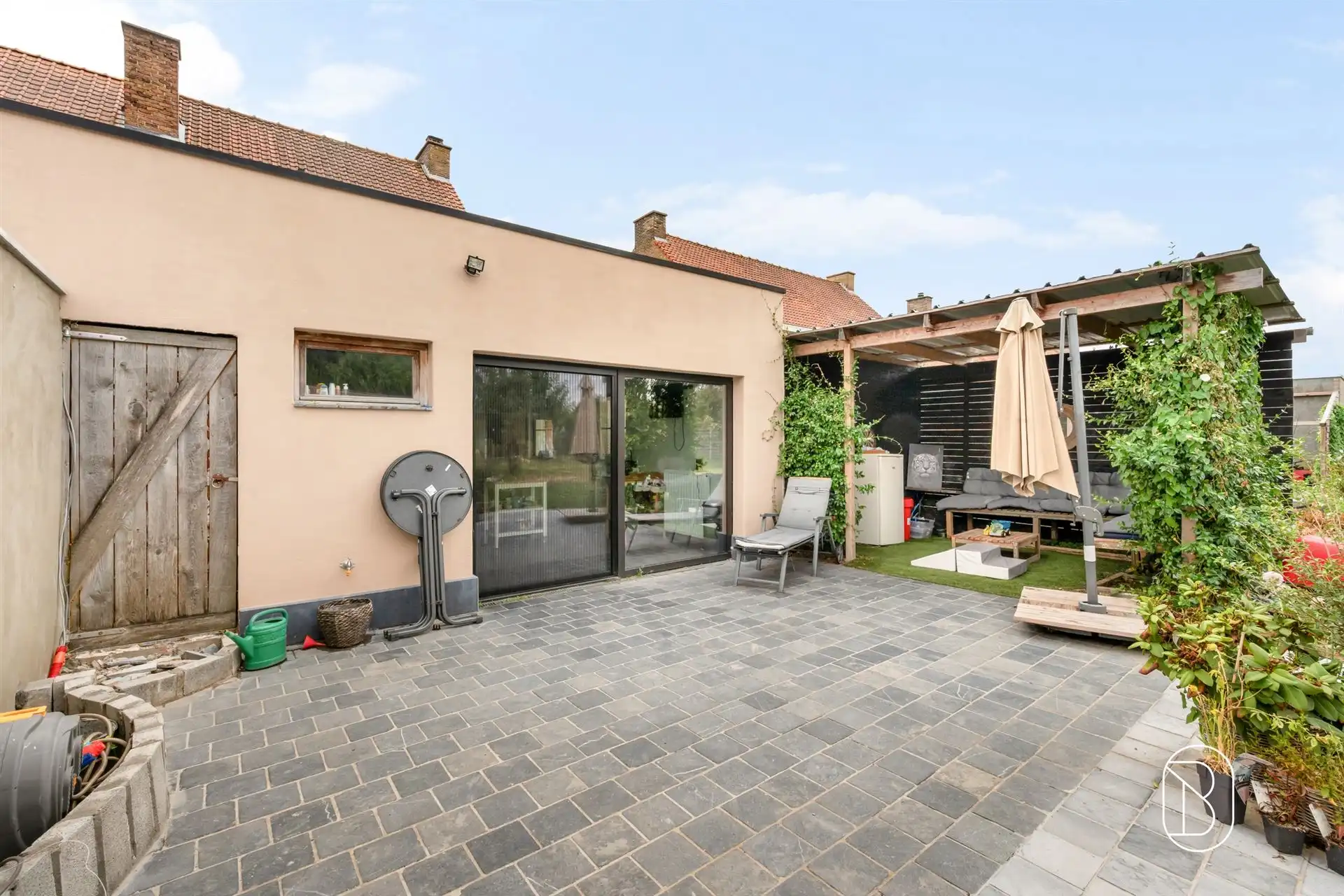 Mooi gerenoveerde woning te Beveren-Leie met 4 kamers foto 5