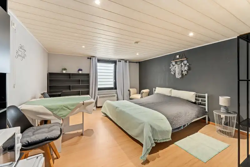 Ruime gezinswoning met 5 slaapkamers, handelsruimte en tal van mogelijkheden in het centrum van Kachtem foto 11