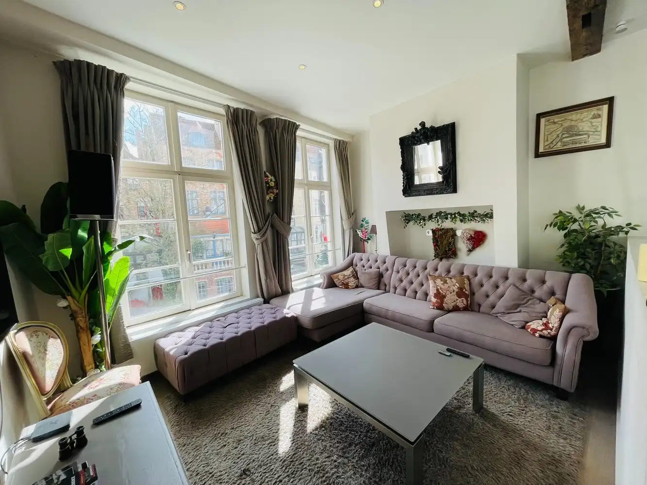 Brugge centrum , op een Idyllische locatie, aan één van de mooiste reien van Brugge,  RECENT GERENOVEERD LICHTRIJK GEMEUBELD🪑🛌HOEKHUIS foto 4