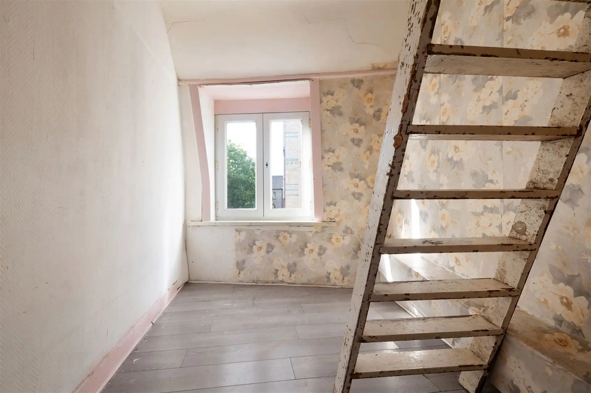 Renovatiepand met mogelijkheid tot 5 slpks op topligging! foto 14