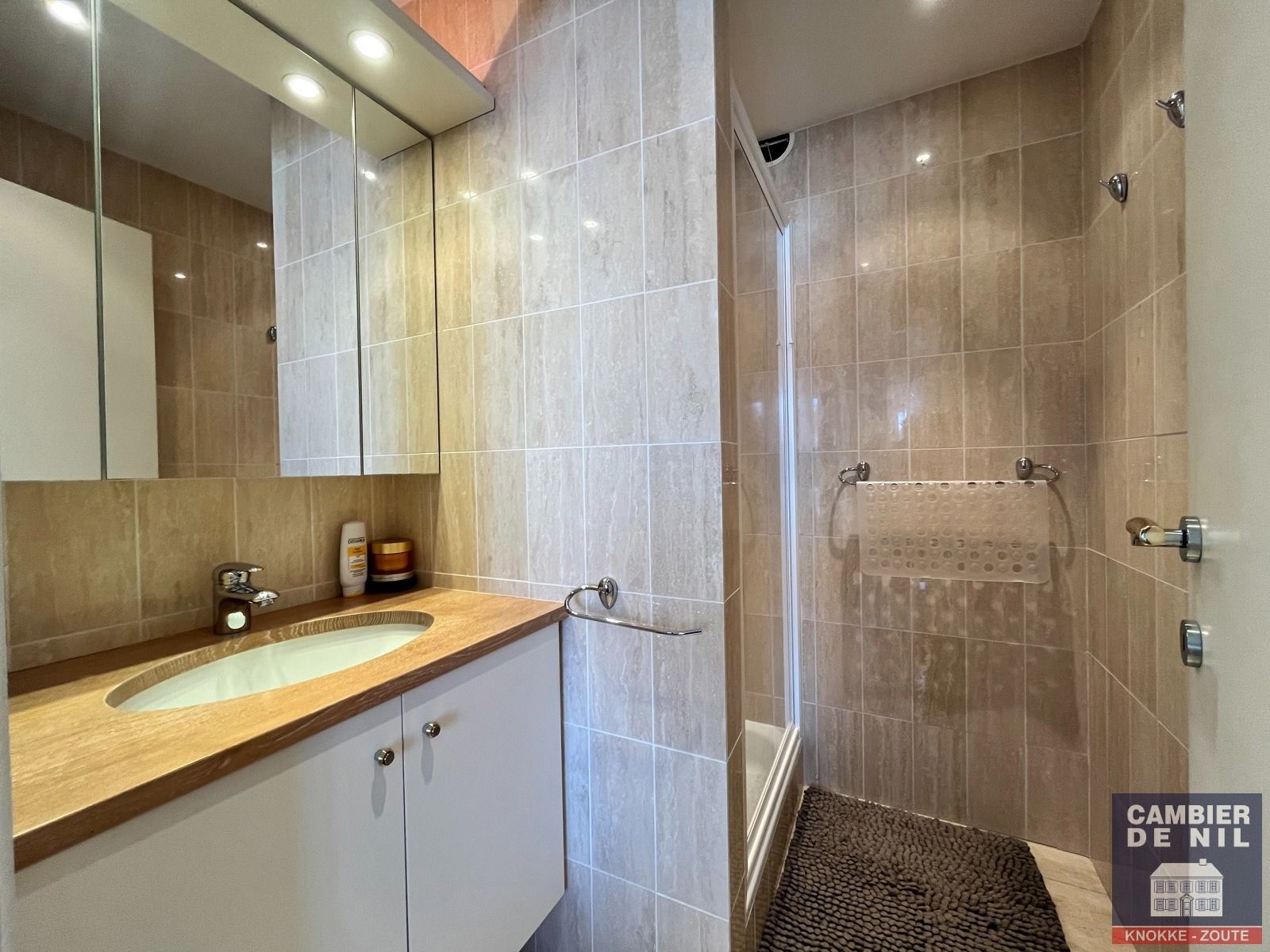 Prachtig ongemeubeld appartement op enkele stappen van het Albertplein!  foto 14