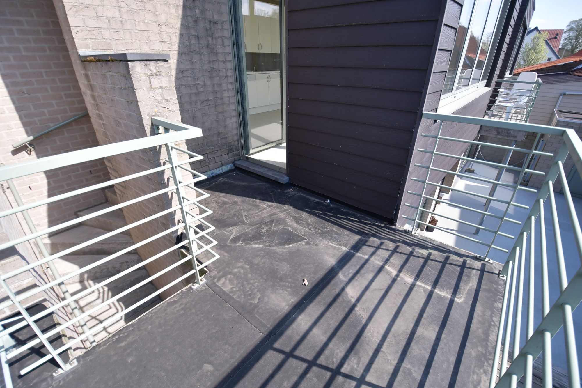 INSTAPKLAAR 2 slaapkamer appartement met terras incl. AUTOSTAANPLAATS en kelder foto 6