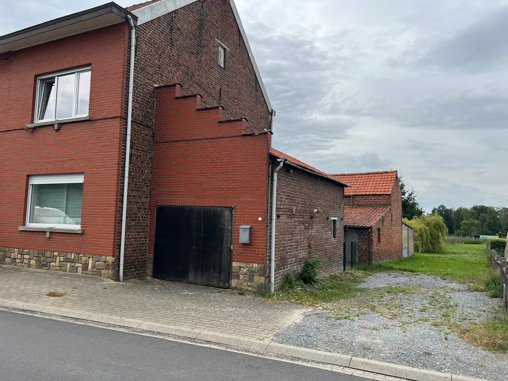 Hoofdfoto van de publicatie: Fantastisch mooi en rustig gelegen te renoveren woning 
