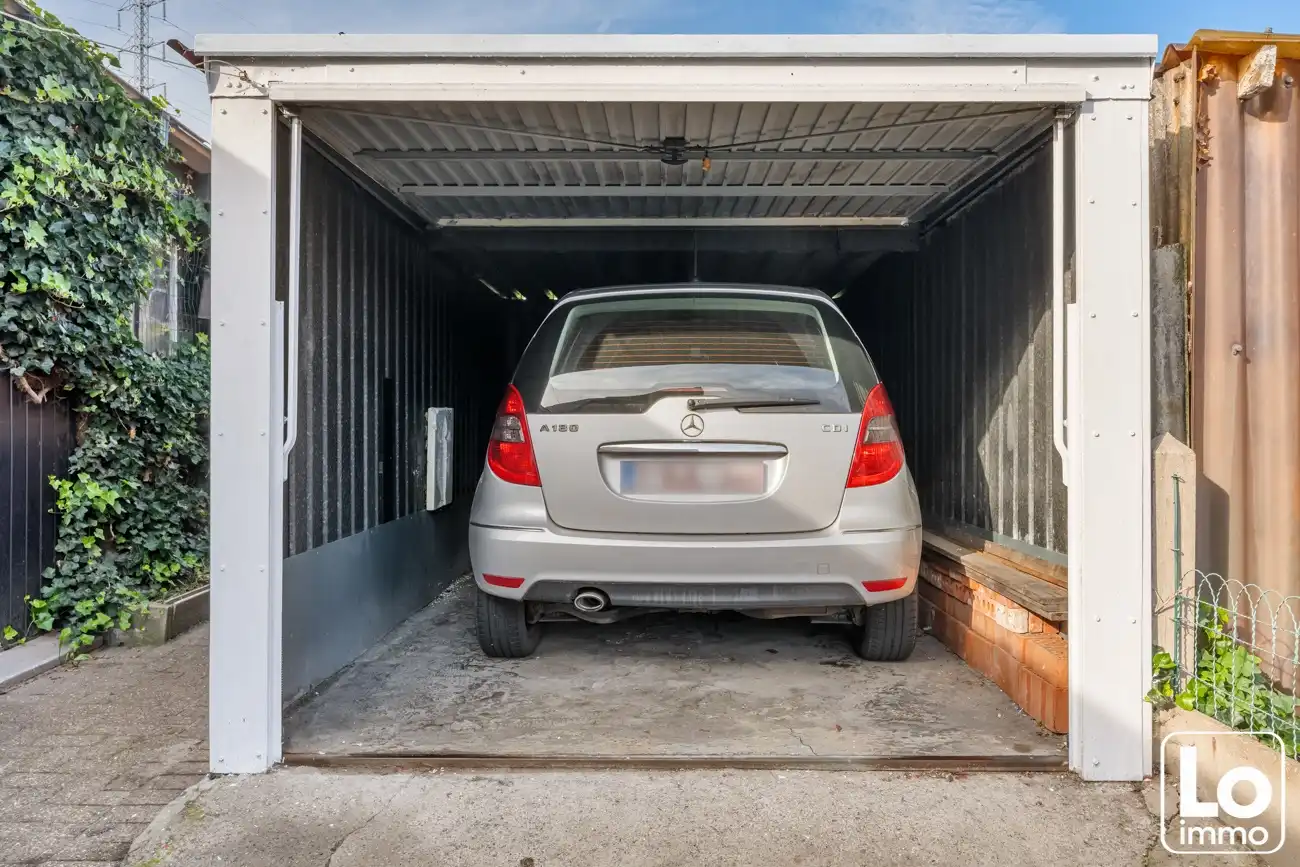 Te renoveren halfopen starterswoning met garagebox op makkelijk bereikbare locatie nabij het centrum van Desteldonk! foto 17