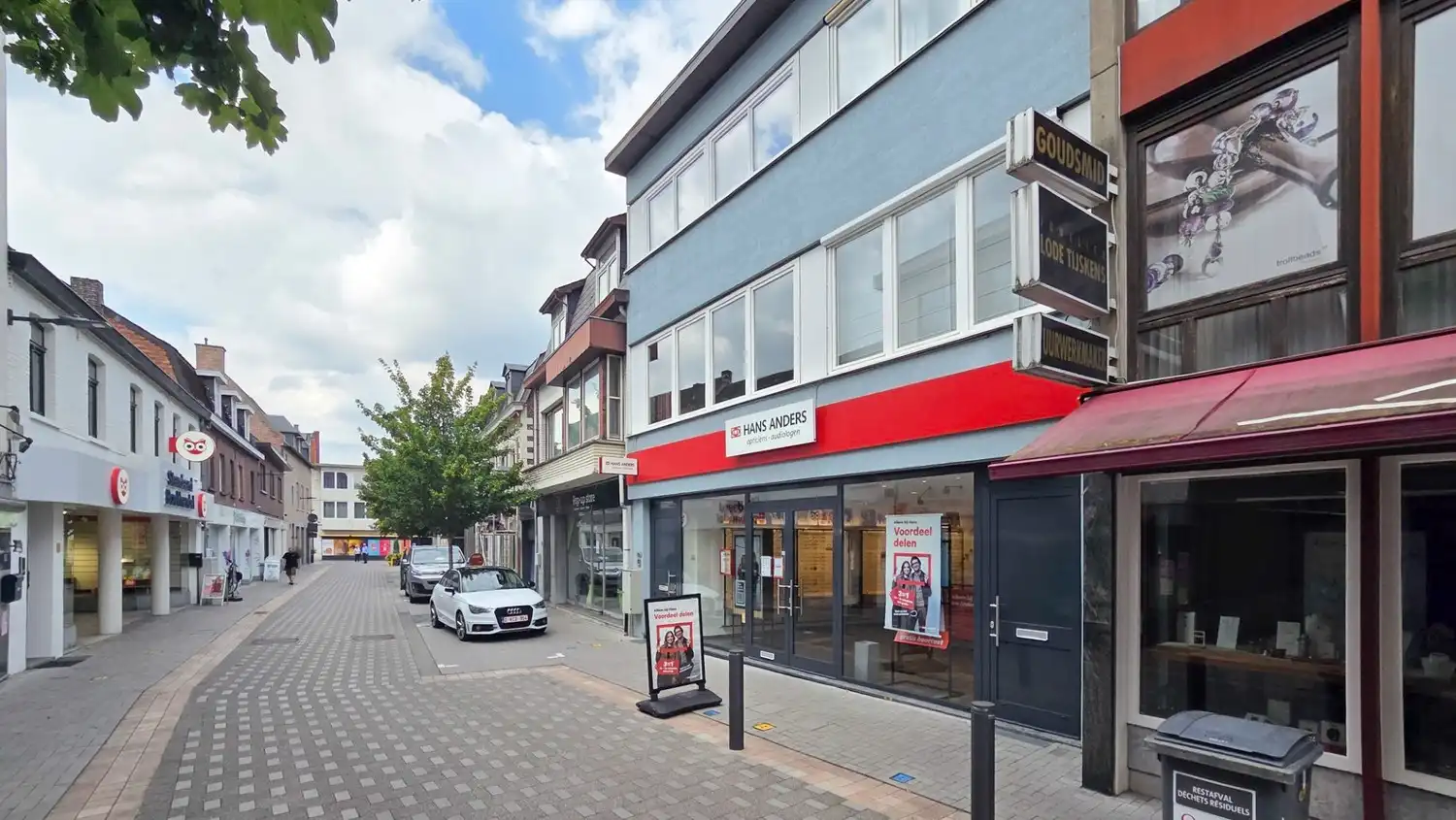 DUPLEX APPARTEMENT MET 2 SLAAPKAMERS EN TERRAS foto {{pictureIndex}}