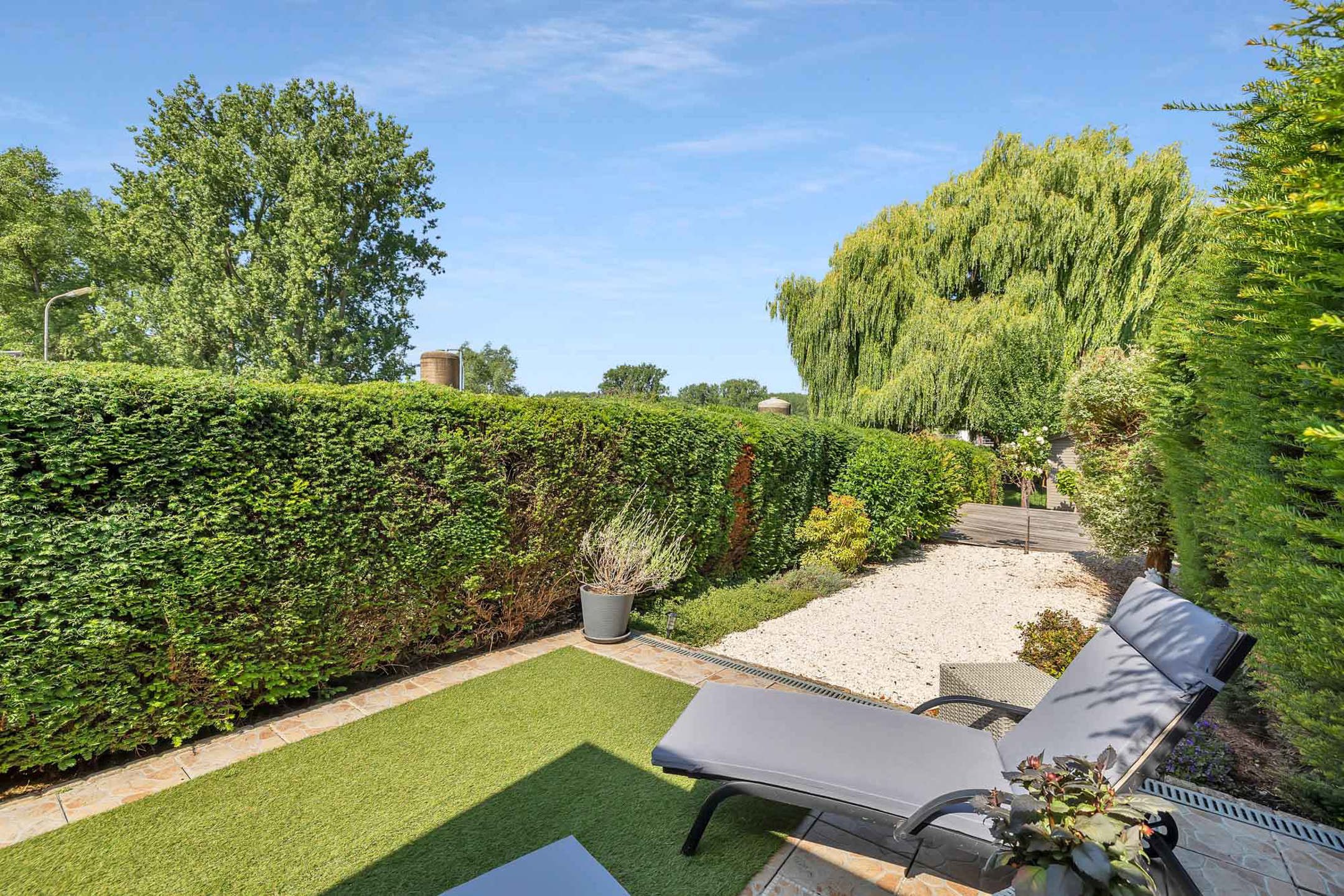 Instapklare woning met garage en tuin foto 25