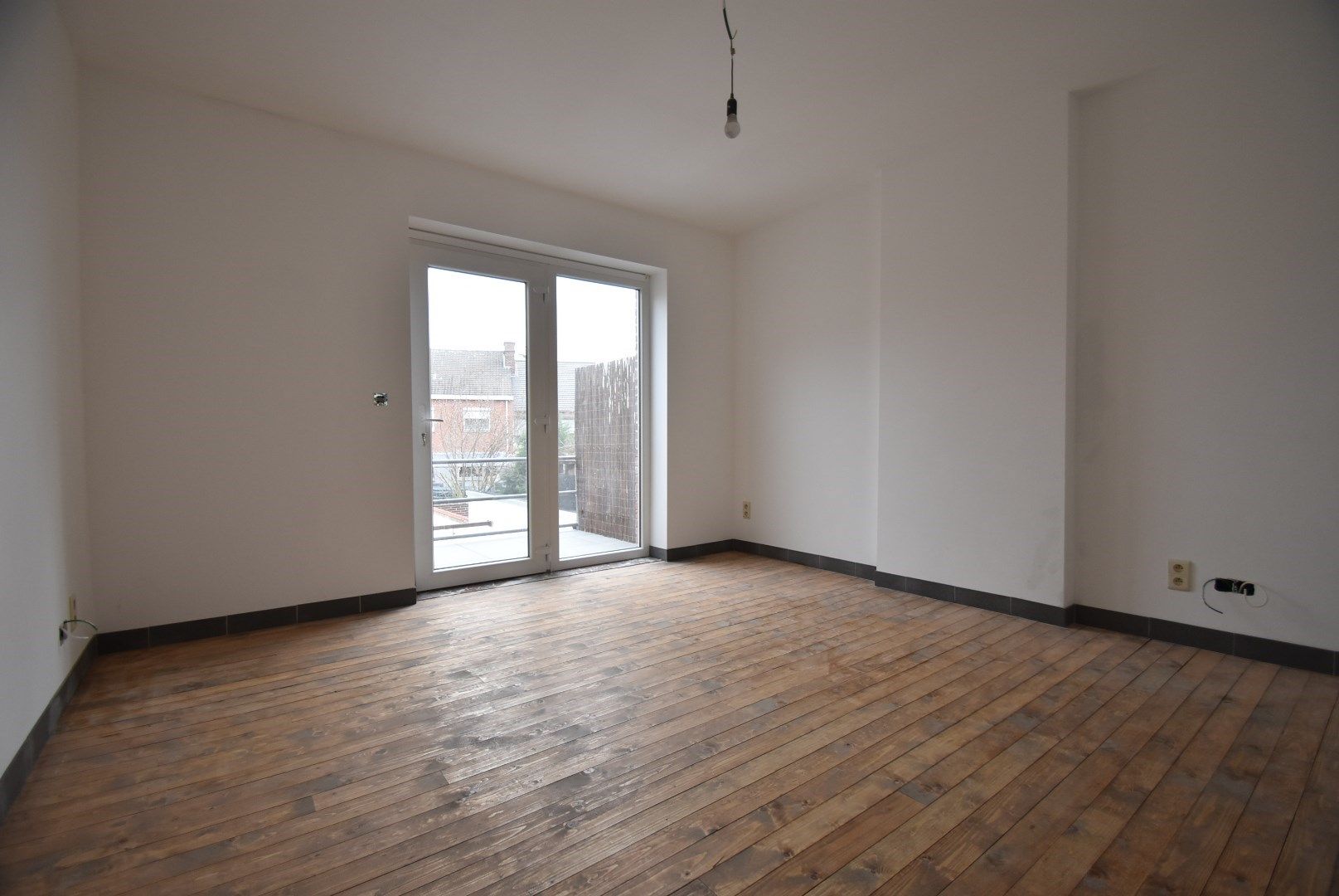 Netjes gerenoveerde duplex met twee slaapkamers en terras op mooie locatie in het centrum van Tongeren - GEEN BIJKOMENDE GEM. ONKOSTEN foto 10